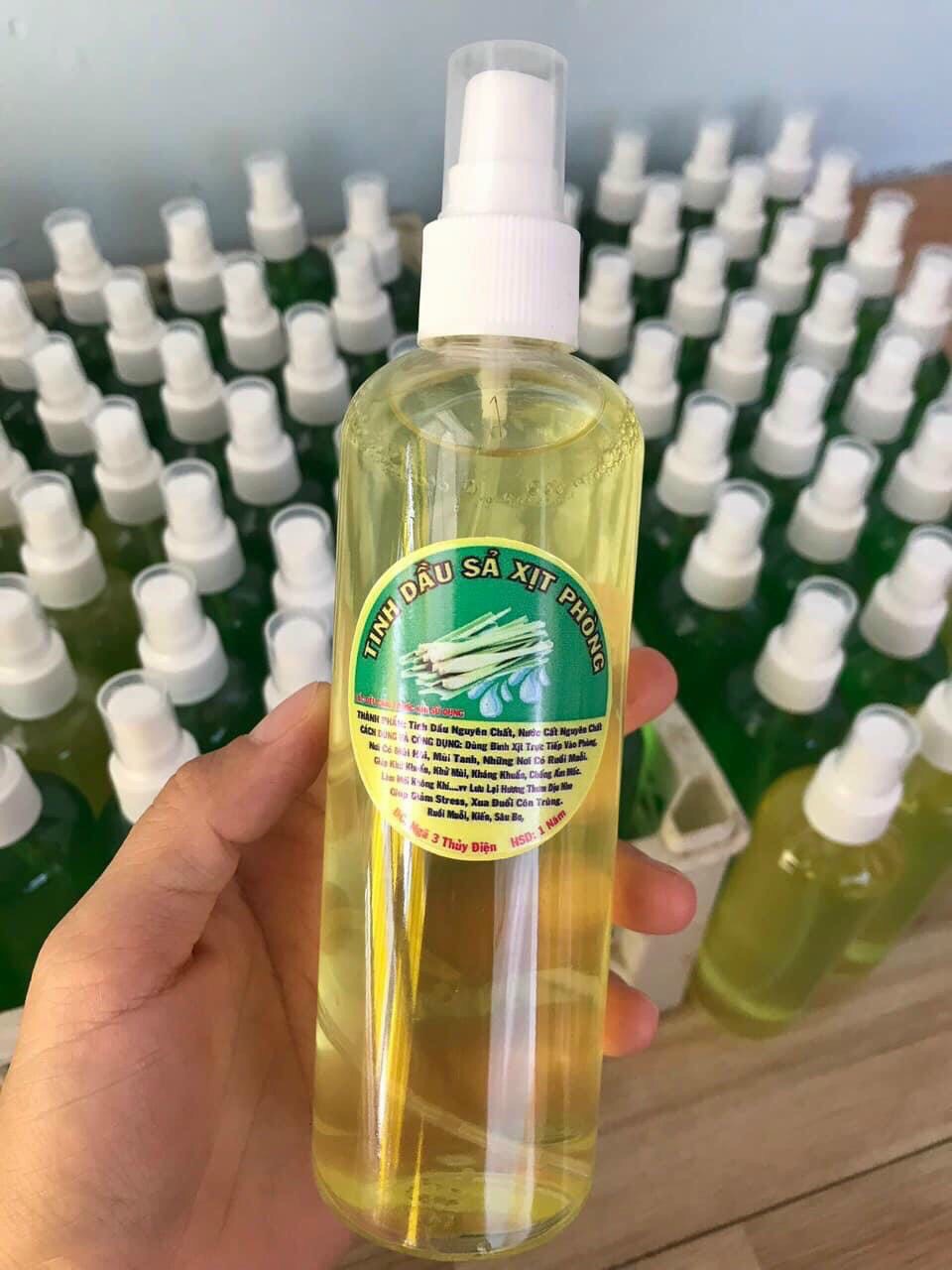 CHAI XỊT PHÒNG TINH DẦU CHANH XẢ